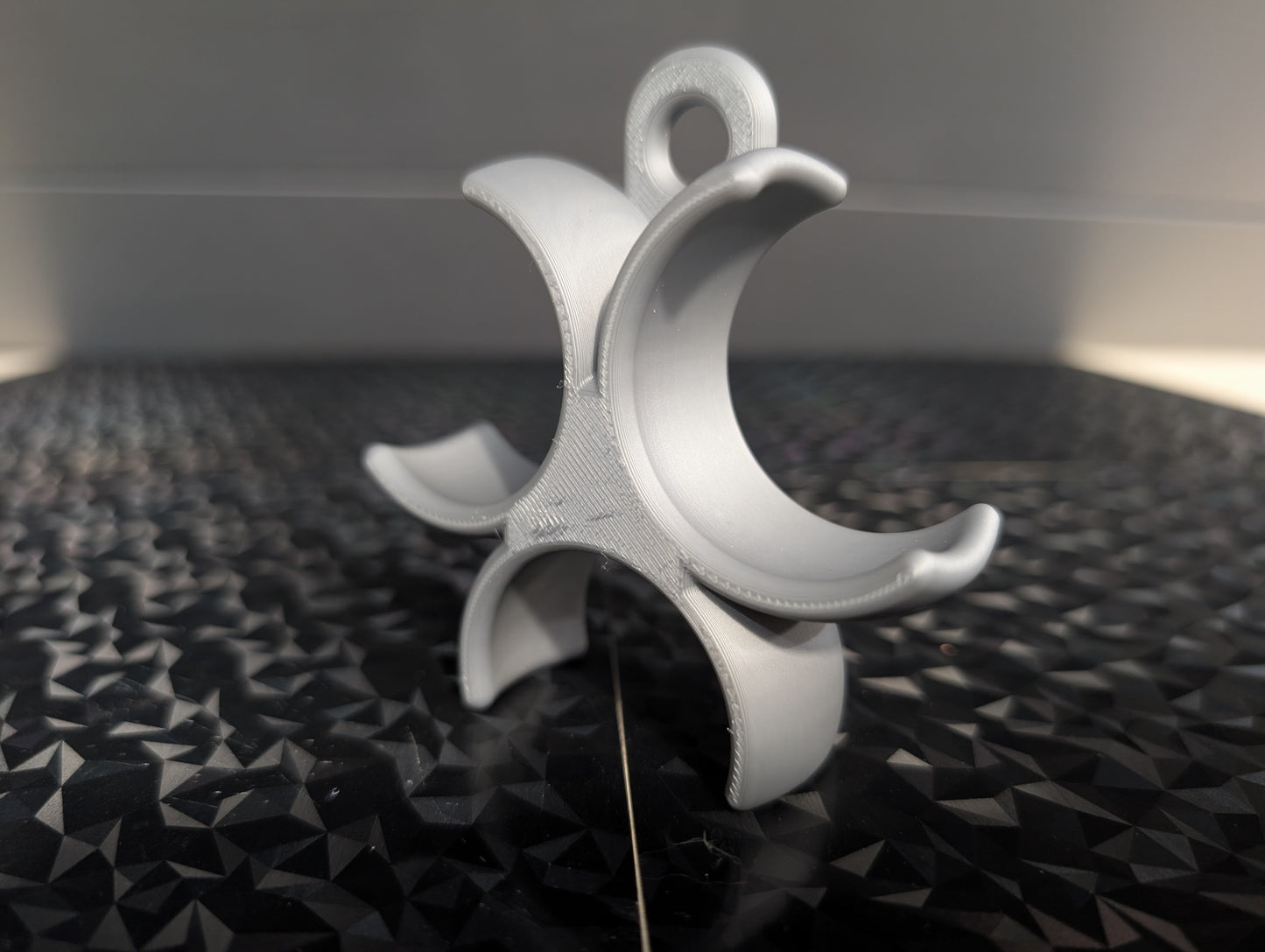 3 Gilmore golf balls with ball holder